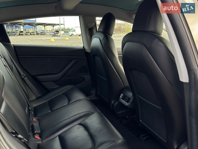 Седан Tesla Model 3 2019 в Киеве