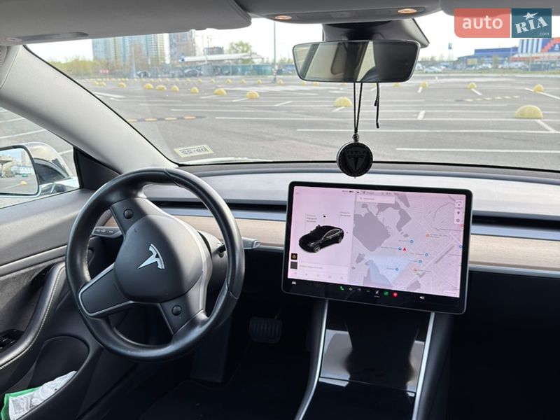 Седан Tesla Model 3 2019 в Киеве