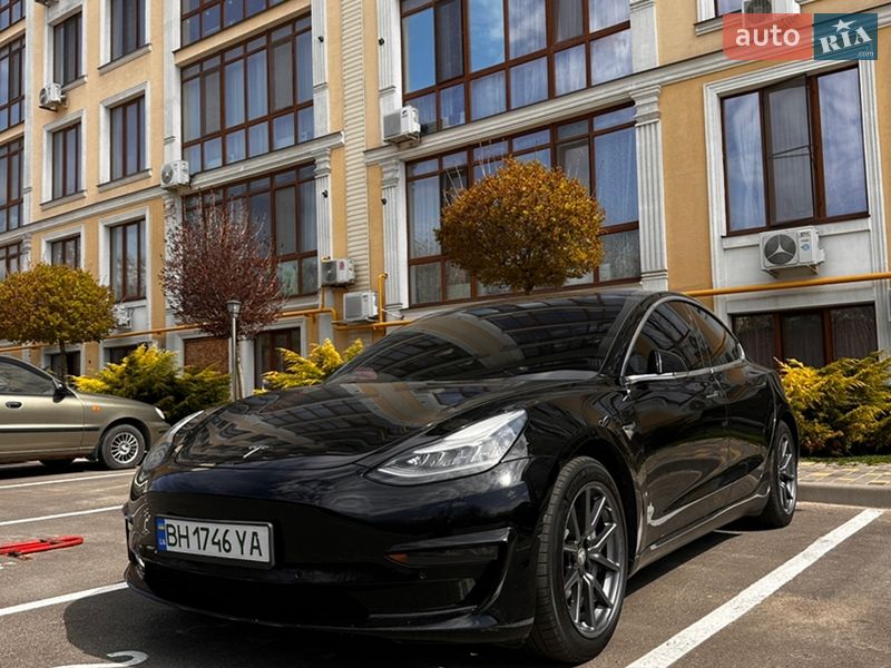 Седан Tesla Model 3 2018 в Одесі