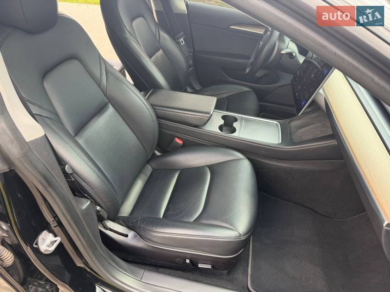 Седан Tesla Model 3 2022 в Луцке