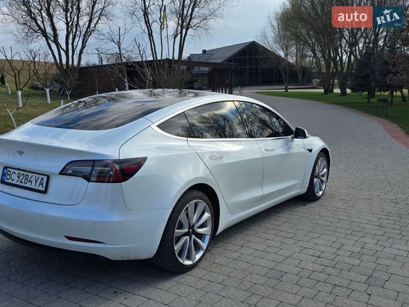 Tesla Model 3 2020