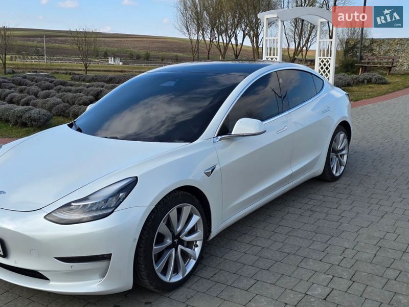 Tesla Model 3 2020