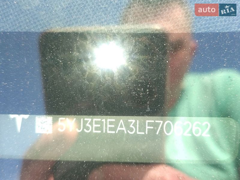 Седан Tesla Model 3 2020 в Самборі