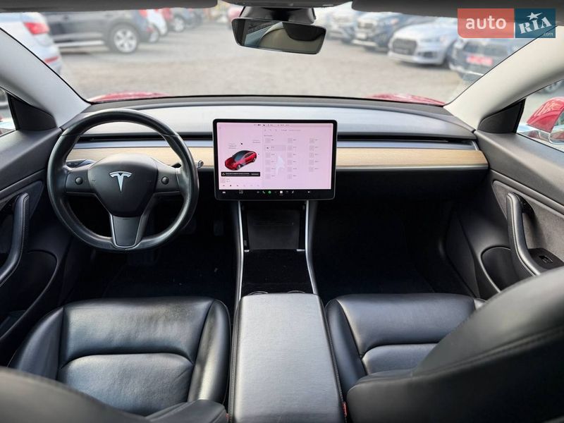 Седан Tesla Model 3 2018 в Львове