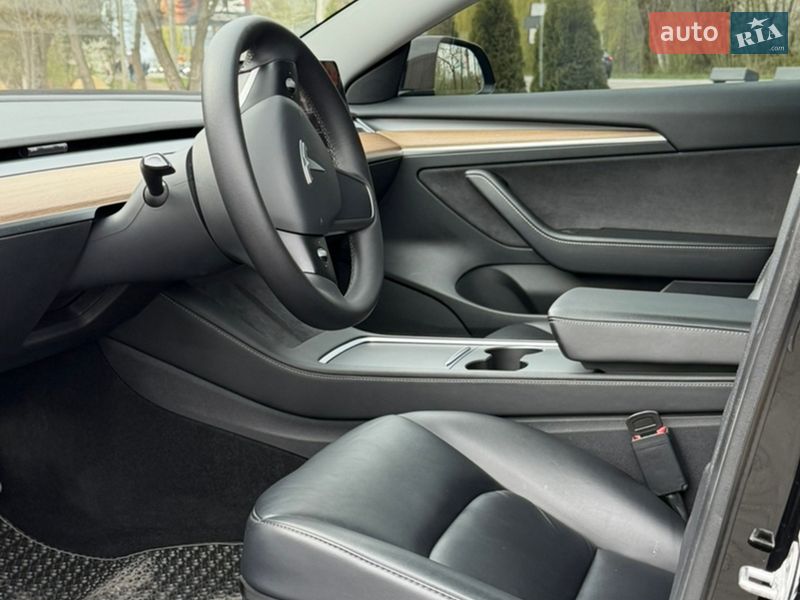 Седан Tesla Model 3 2020 в Ивано-Франковске