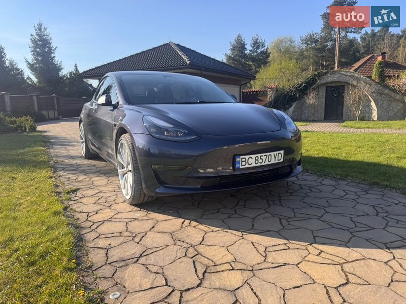 Седан Tesla Model 3 2022 в Львове