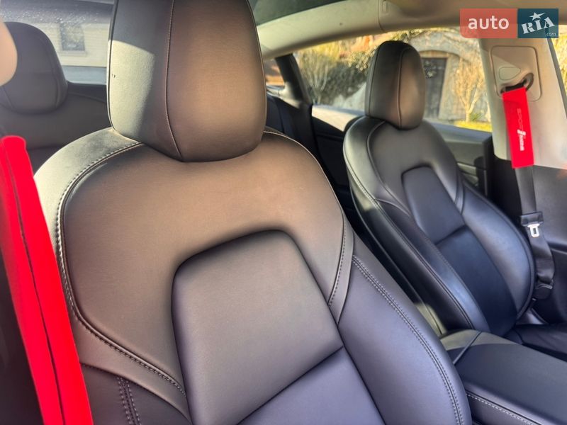 Седан Tesla Model 3 2022 в Львове