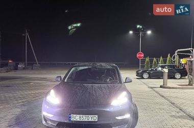 Седан Tesla Model 3 2022 в Львове