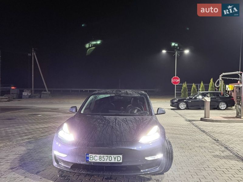 Седан Tesla Model 3 2022 в Львове