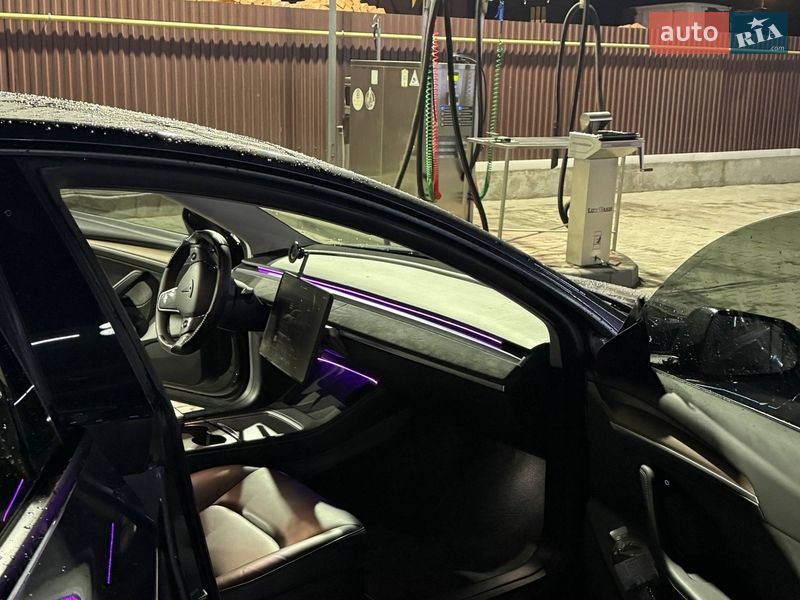 Седан Tesla Model 3 2022 в Львове
