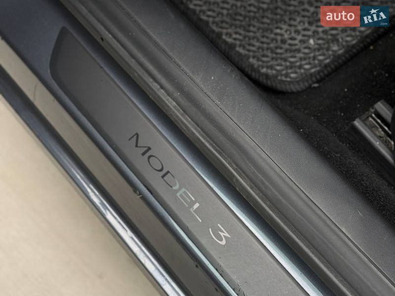 Седан Tesla Model 3 2021 в Львове