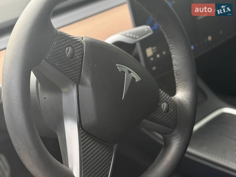 Седан Tesla Model 3 2021 в Львове