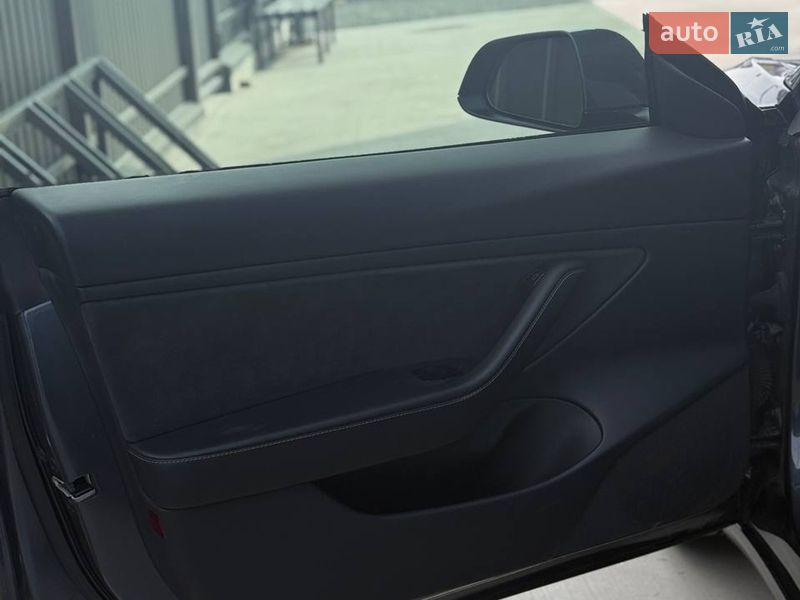Седан Tesla Model 3 2021 в Львове