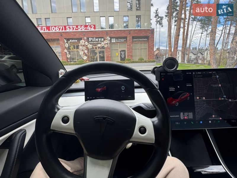 Седан Tesla Model 3 2018 в Гостомеле