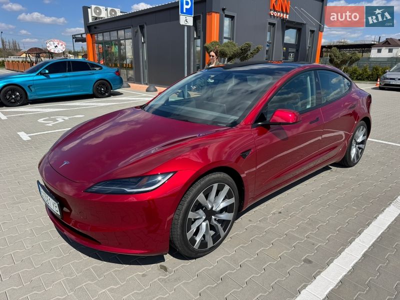 Tesla Model 3 2024