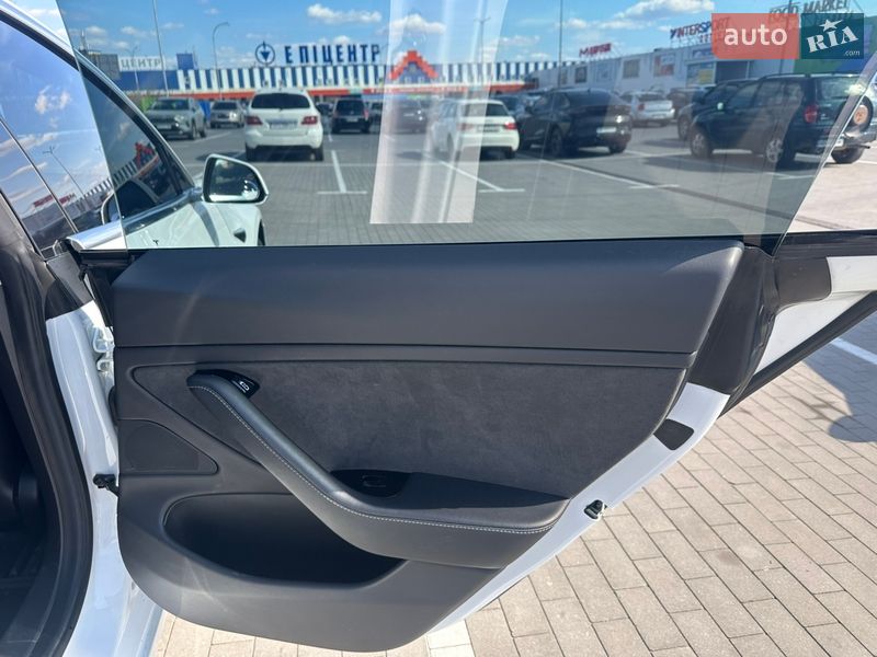 Седан Tesla Model 3 2019 в Вінниці