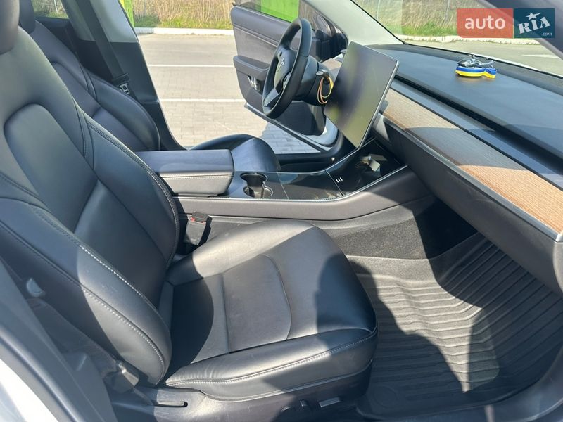 Седан Tesla Model 3 2019 в Вінниці
