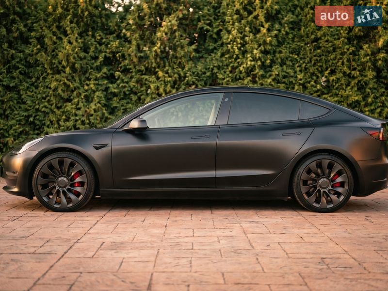 Седан Tesla Model 3 2022 в Киеве