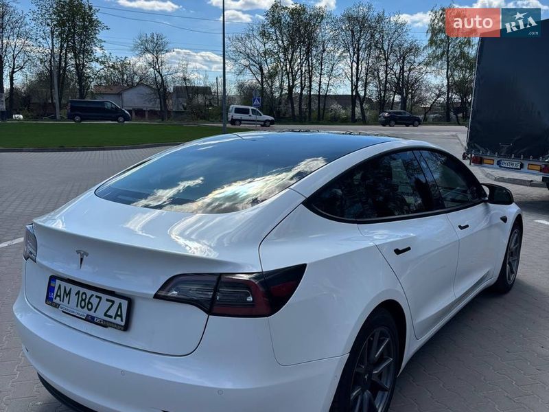 Седан Tesla Model 3 2021 в Житомирі