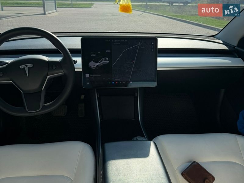 Седан Tesla Model 3 2020 в Днепре