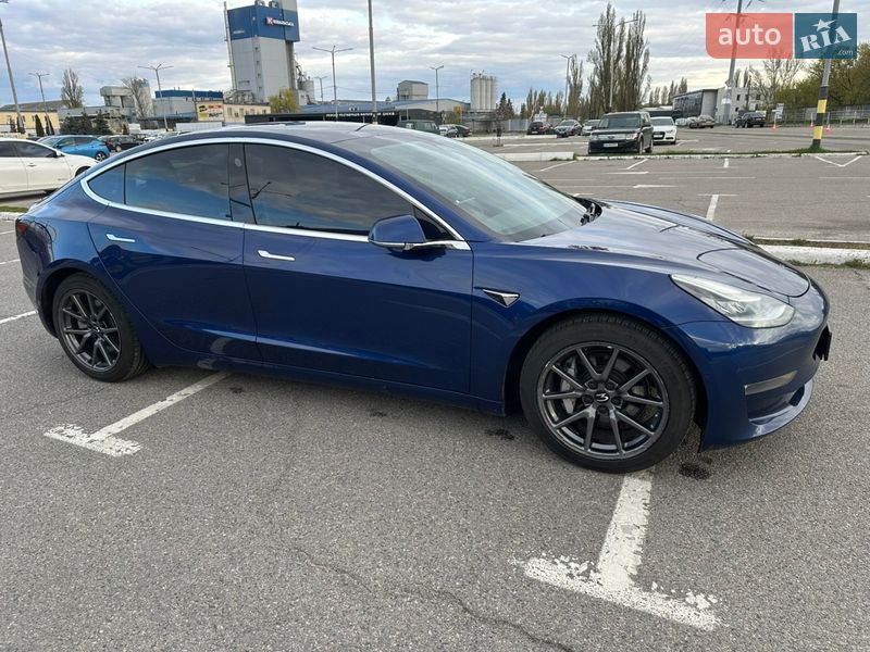 Седан Tesla Model 3 2020 в Киеве