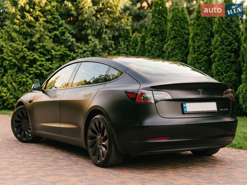 Седан Tesla Model 3 2022 в Киеве