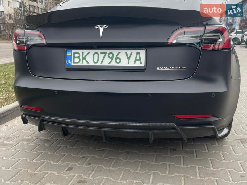 Седан Tesla Model 3 2022 в Киеве