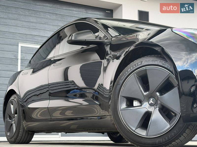 Седан Tesla Model 3 2023 в Дрогобыче