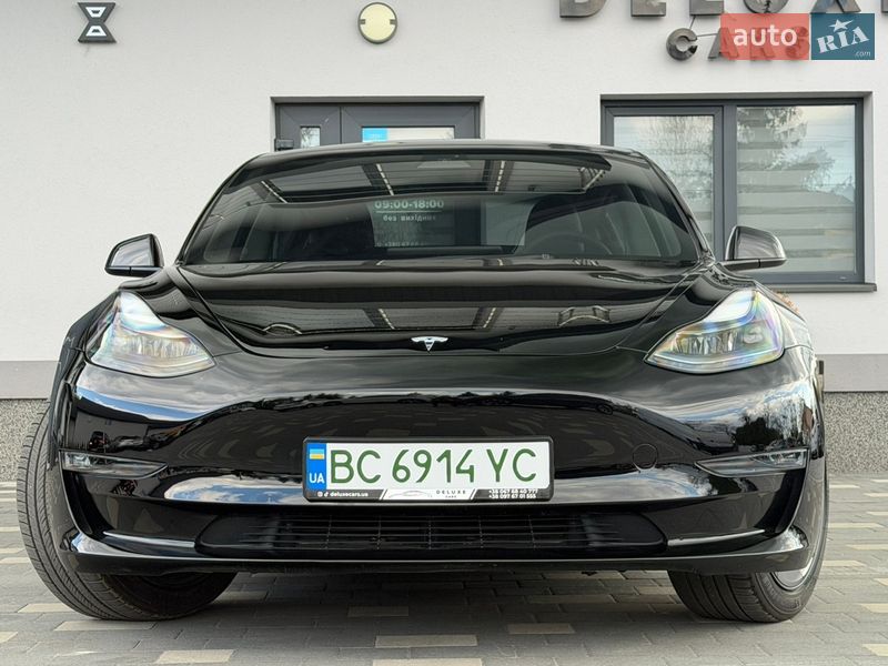 Седан Tesla Model 3 2023 в Дрогобыче