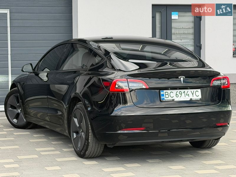 Седан Tesla Model 3 2023 в Дрогобыче