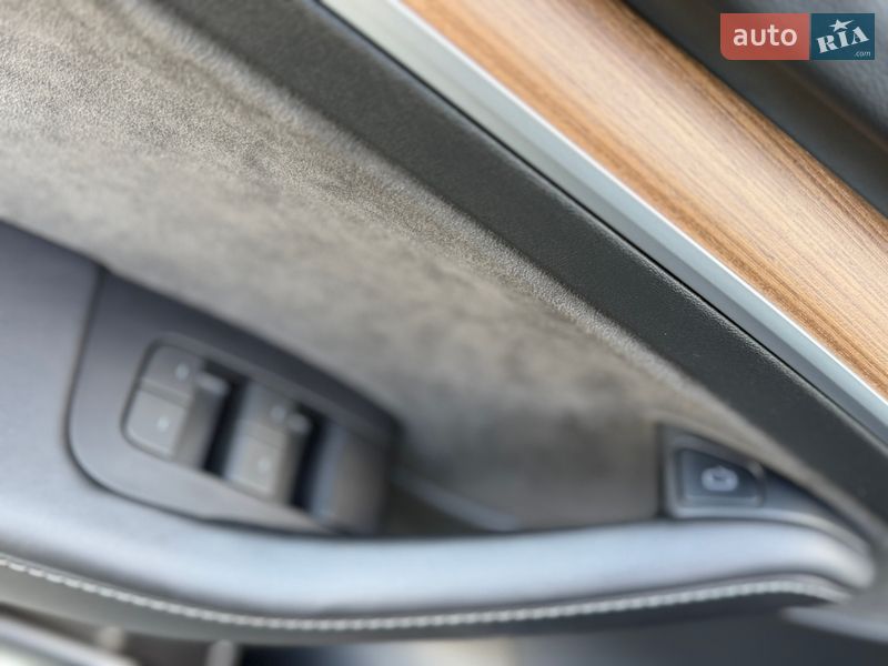 Седан Tesla Model 3 2023 в Дрогобыче