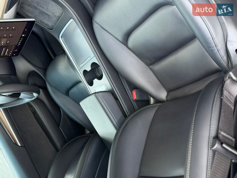 Седан Tesla Model 3 2023 в Дрогобыче