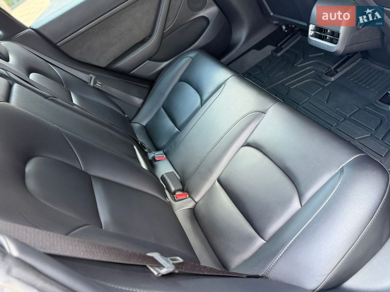 Седан Tesla Model 3 2023 в Дрогобыче