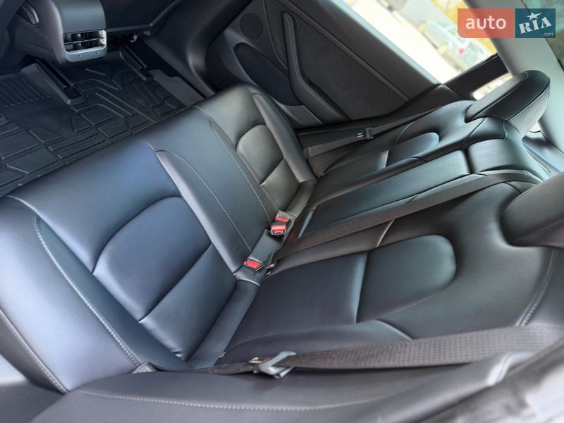 Седан Tesla Model 3 2023 в Дрогобыче