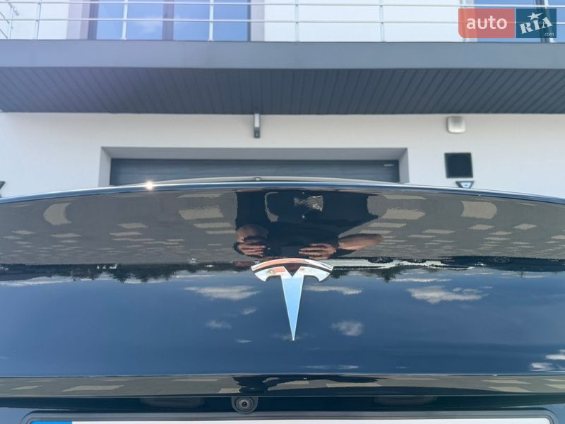Седан Tesla Model 3 2023 в Дрогобыче