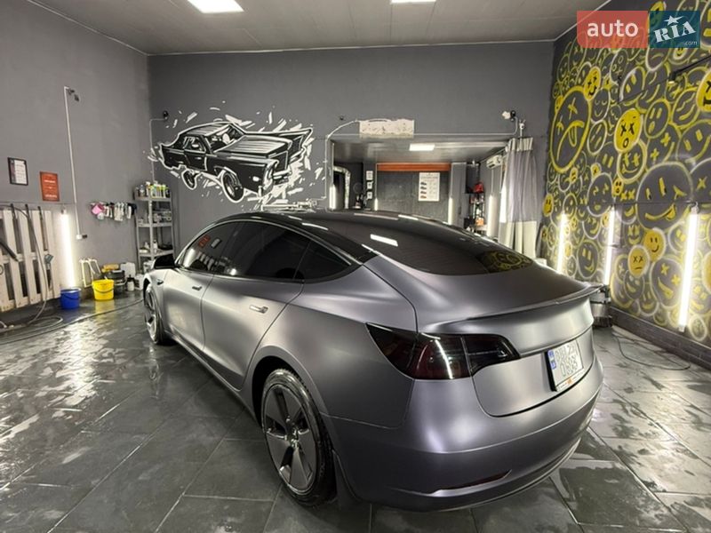 Седан Tesla Model 3 2023 в Николаеве