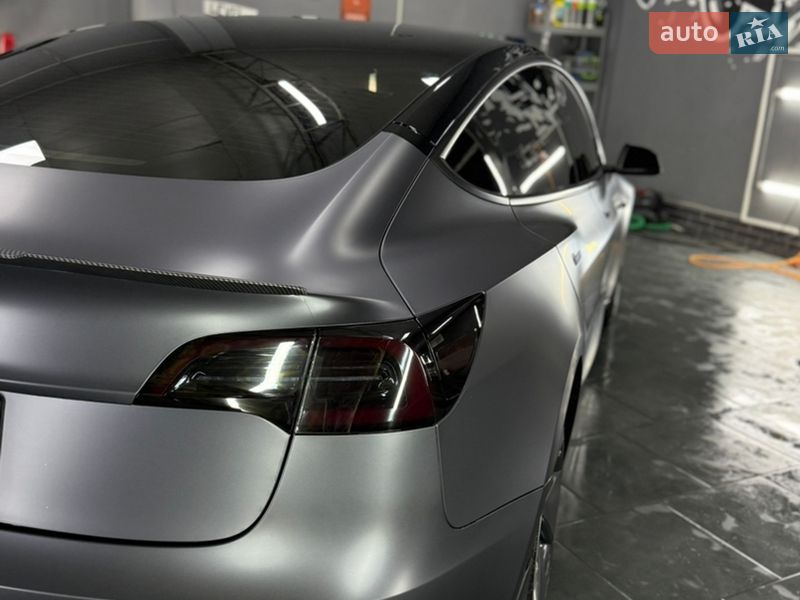 Седан Tesla Model 3 2023 в Николаеве