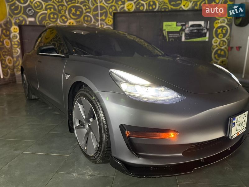 Седан Tesla Model 3 2023 в Николаеве