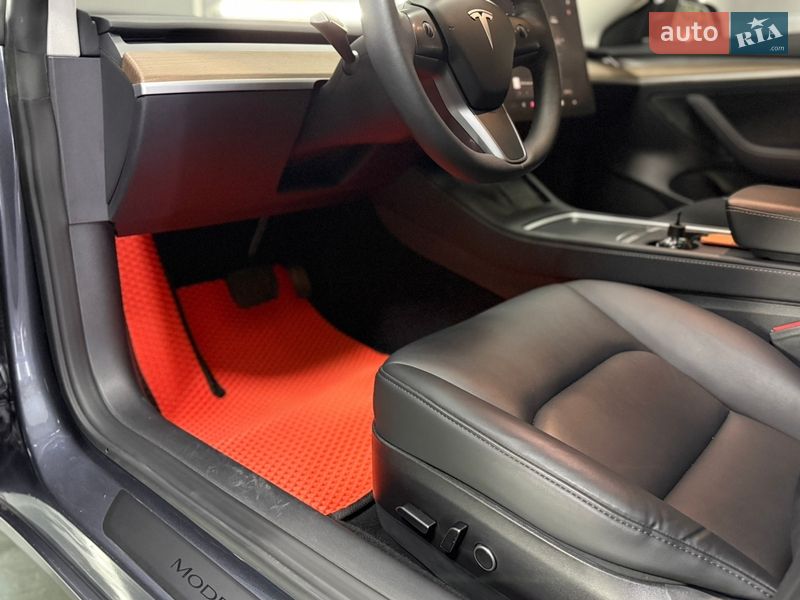 Седан Tesla Model 3 2023 в Николаеве