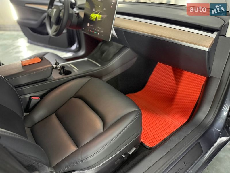Седан Tesla Model 3 2023 в Николаеве