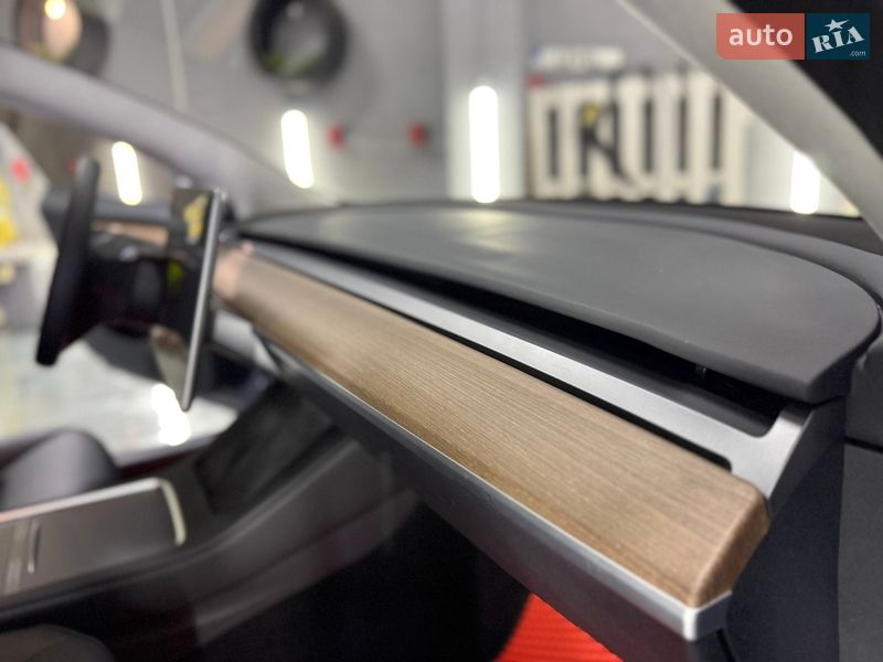 Седан Tesla Model 3 2023 в Николаеве