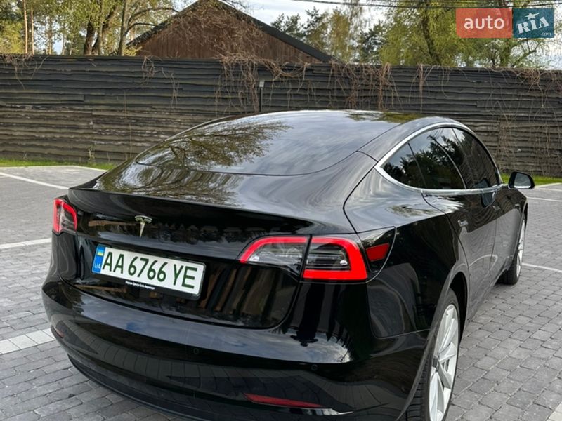 Седан Tesla Model 3 2019 в Києві