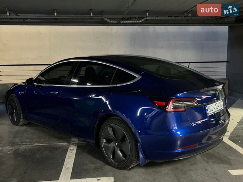 Седан Tesla Model 3 2018 в Львові