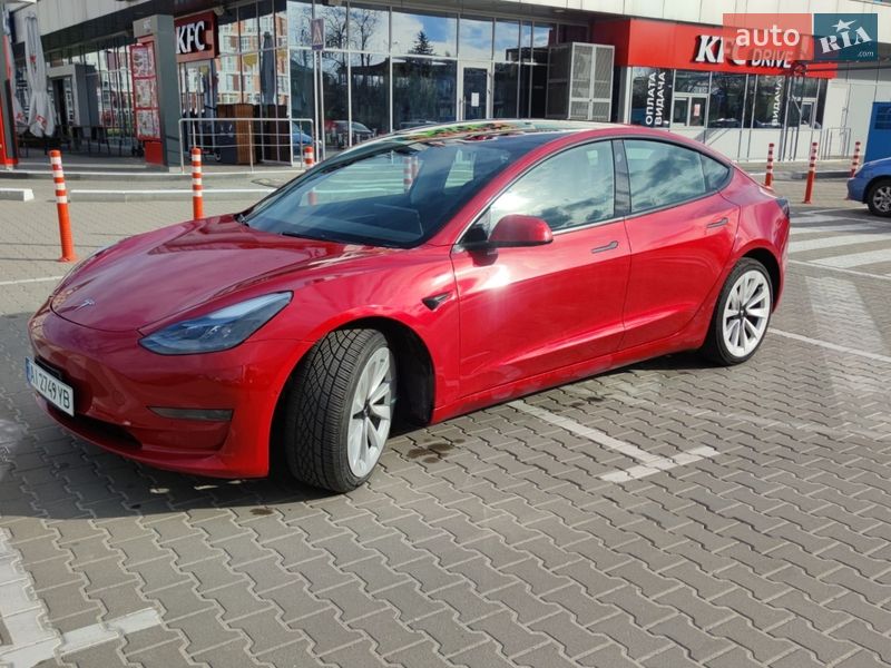 Седан Tesla Model 3 2022 в Киеве