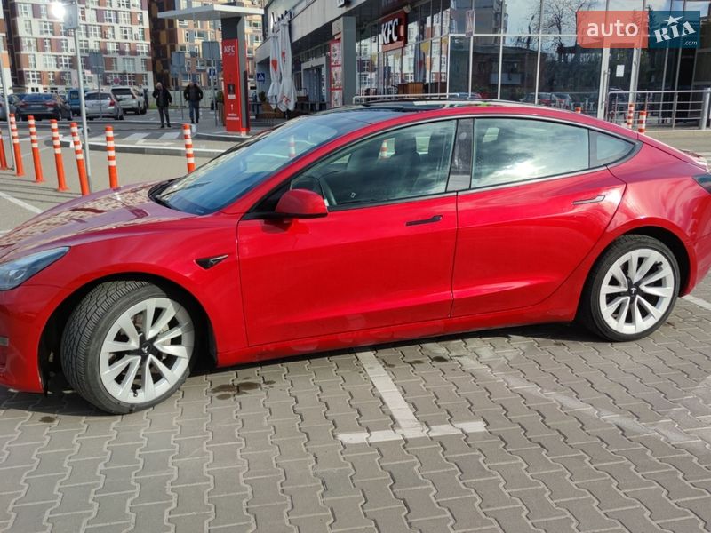 Седан Tesla Model 3 2022 в Киеве