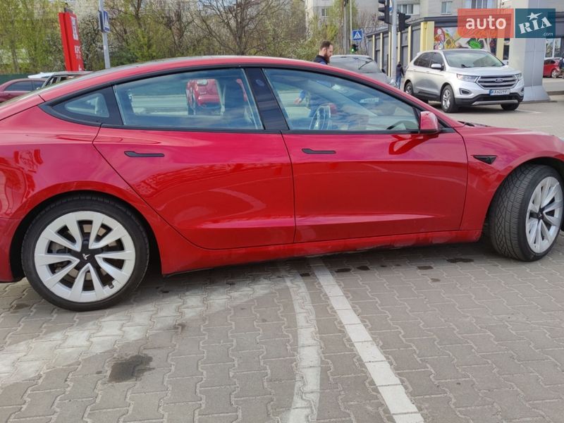 Седан Tesla Model 3 2022 в Киеве