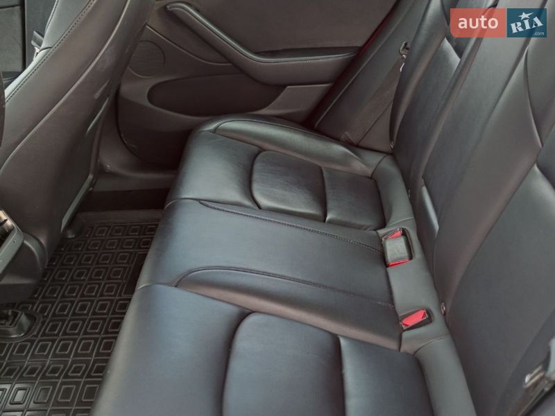 Седан Tesla Model 3 2022 в Киеве