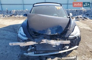 Седан Tesla Model 3 2019 в Рівному