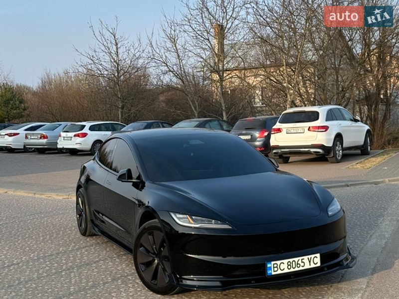 Седан Tesla Model 3 2024 в Львове