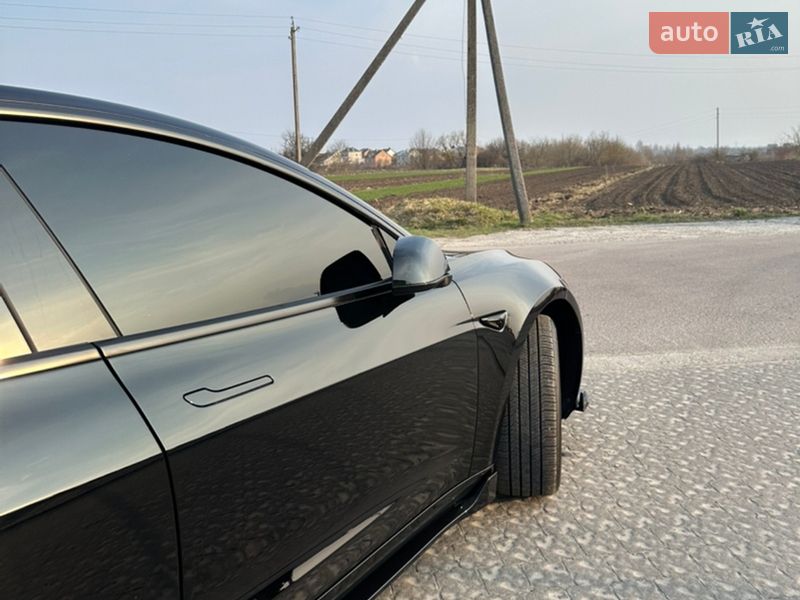 Седан Tesla Model 3 2024 в Львове
